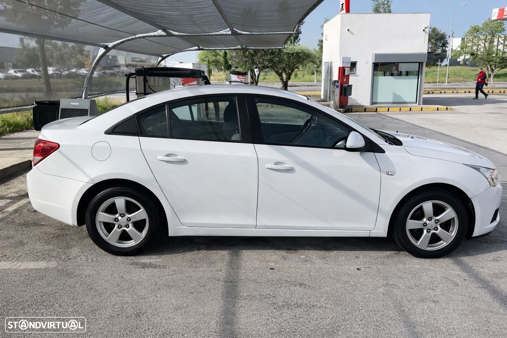 Chevrolet Cruze 1.6 LS - 3