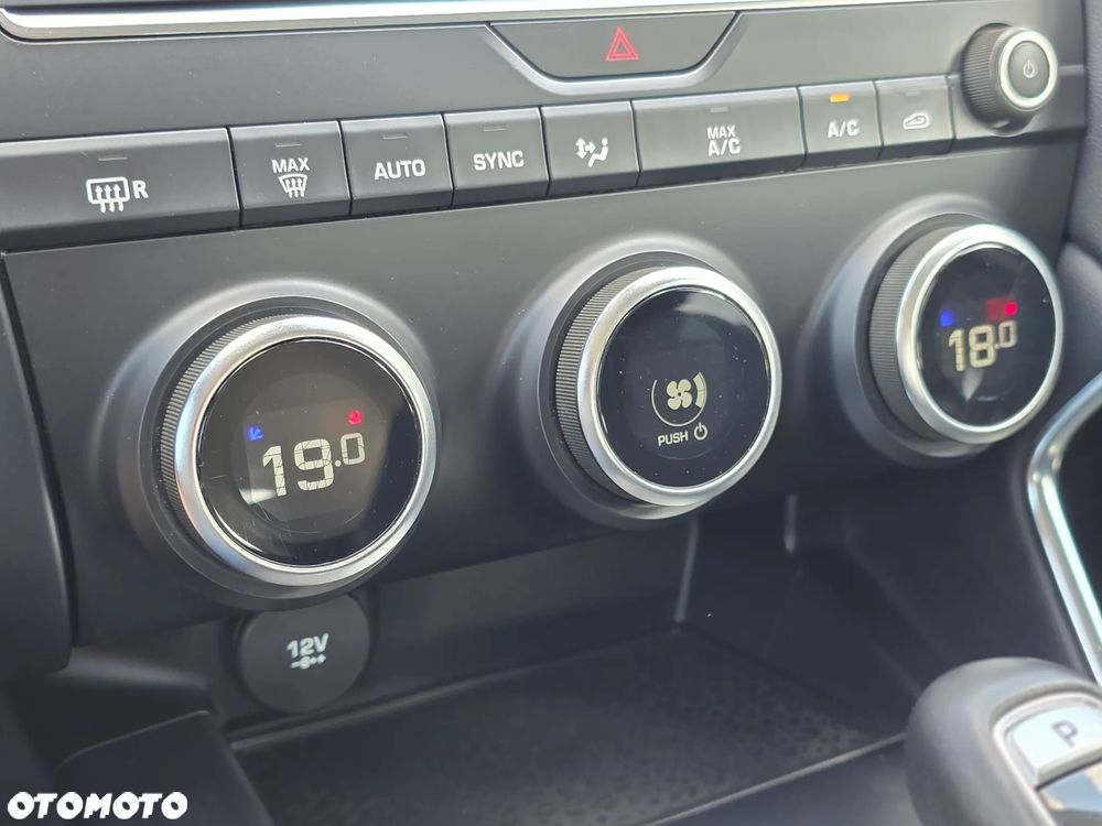 Jaguar E-Pace 2.0 i4P AWD R-Dynamic SE - 30