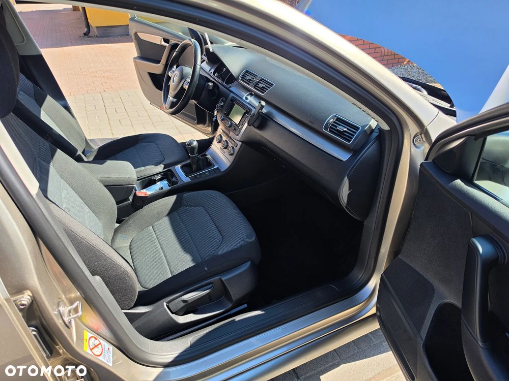 Volkswagen Passat 1.6 TDI BlueMotion Technology Trendline - 22
