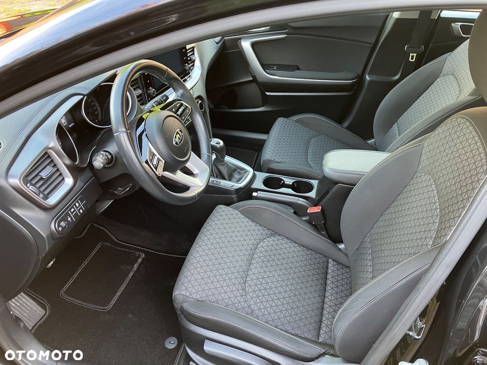 Kia Ceed 1.6 CRDi mHEV Business Line - 6