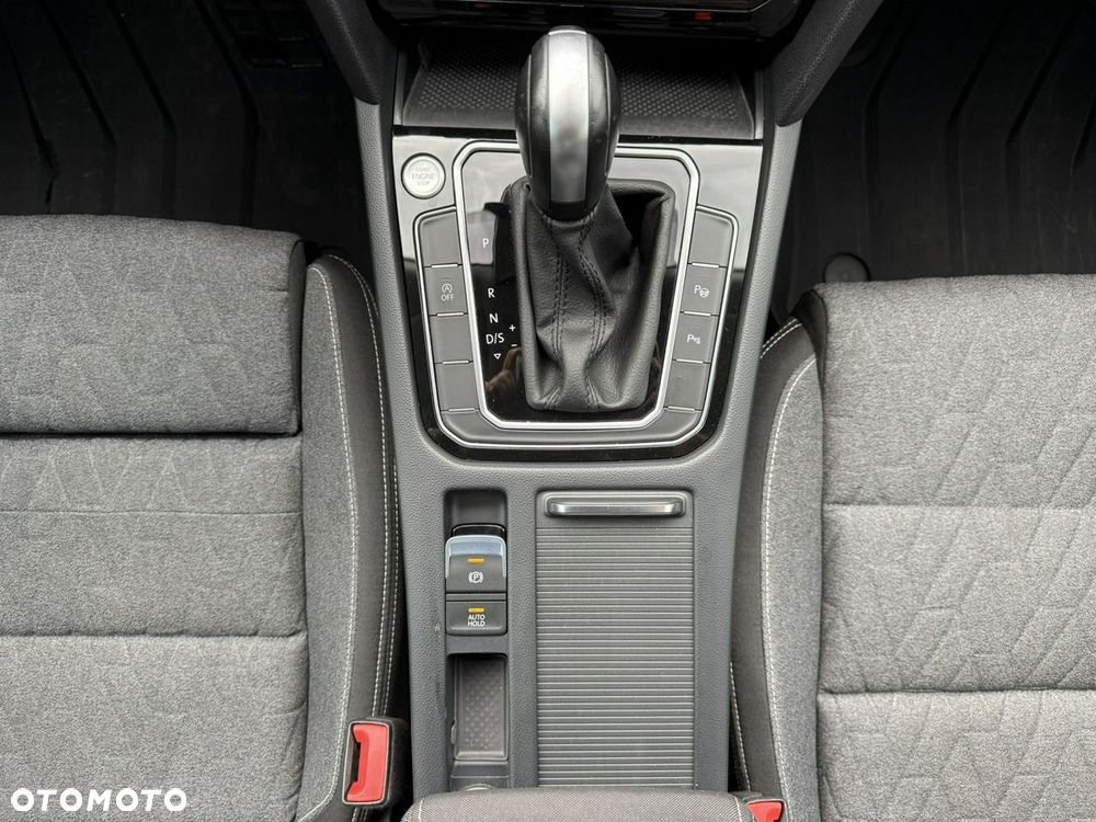 Volkswagen Passat Variant 2.0 TDI EVO Business DSG - 25