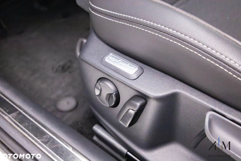 Volkswagen Passat Alltrack 2.0 TDI SCR DSG 4Motion - 15