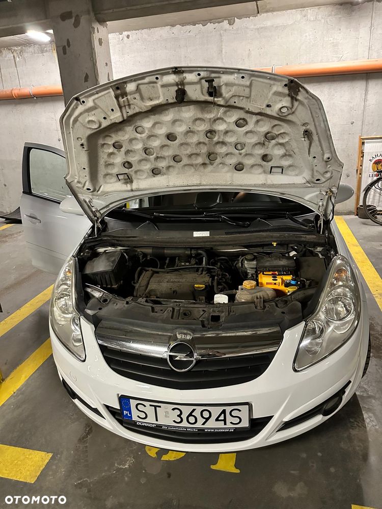 Opel Corsa 1.4 16V Cosmo - 12