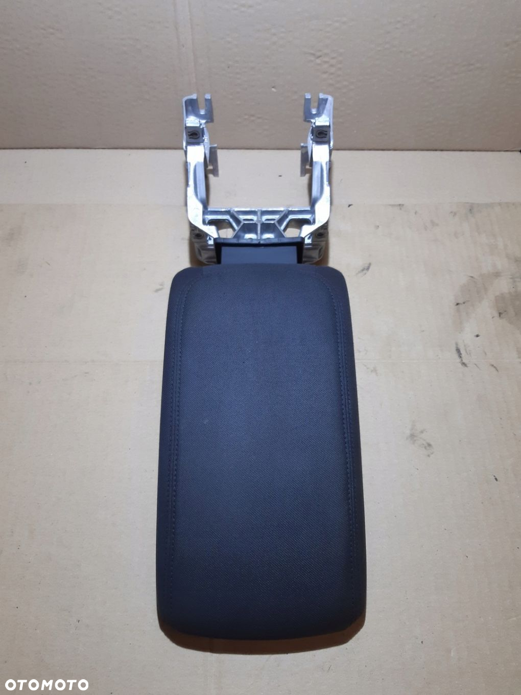 AUDI A3 8V PODŁOKIETNIK PRZÓD 8V0864283 - 3