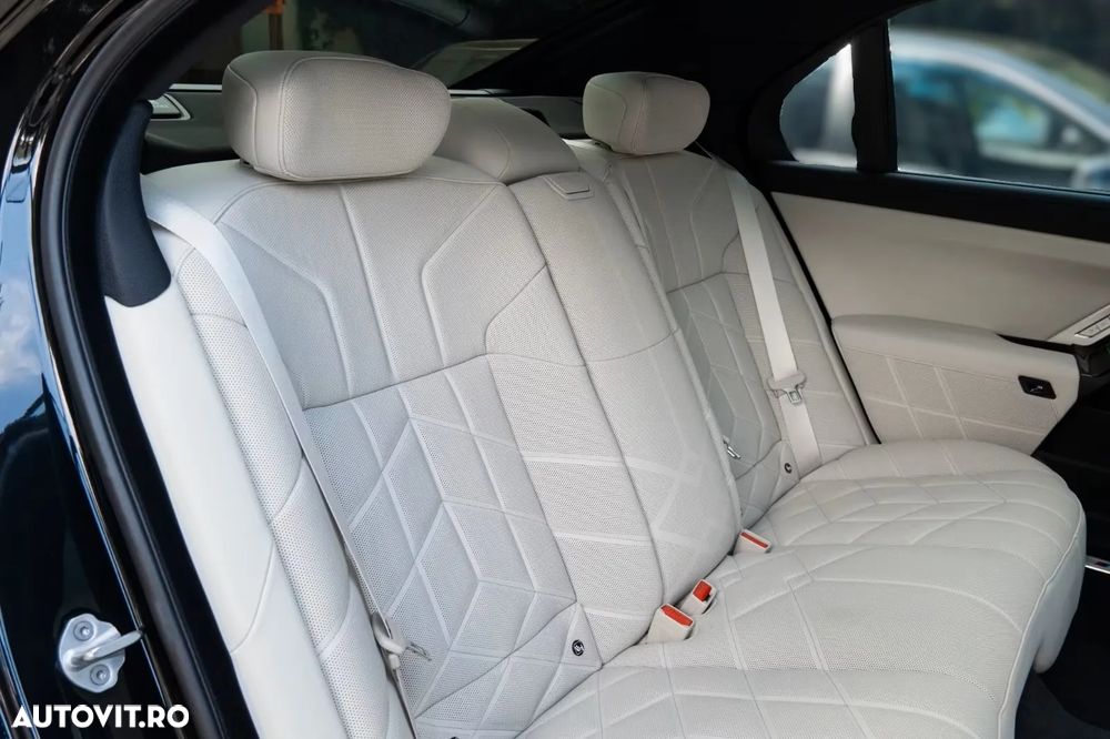 BMW Seria 7 740d xDrive - 27