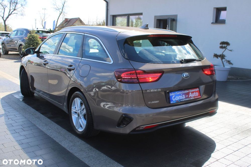 Kia Ceed - 4