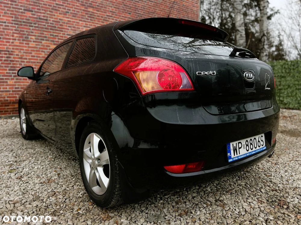 Kia Ceed - 27