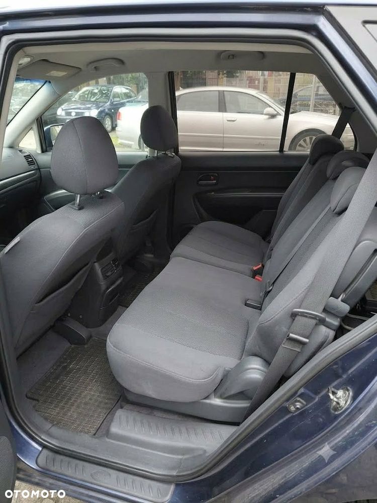 Kia Carens - 5