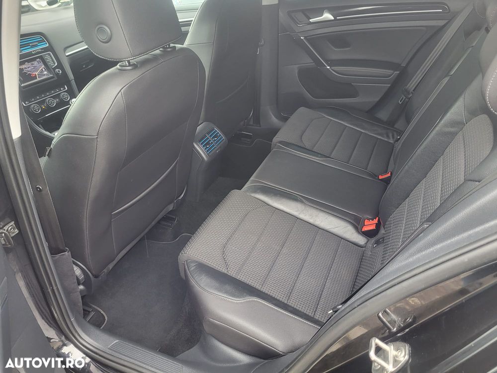 Volkswagen Golf - 8