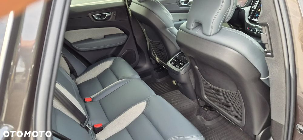 Volvo XC 60 T6 AWD Geartronic RDesign - 16