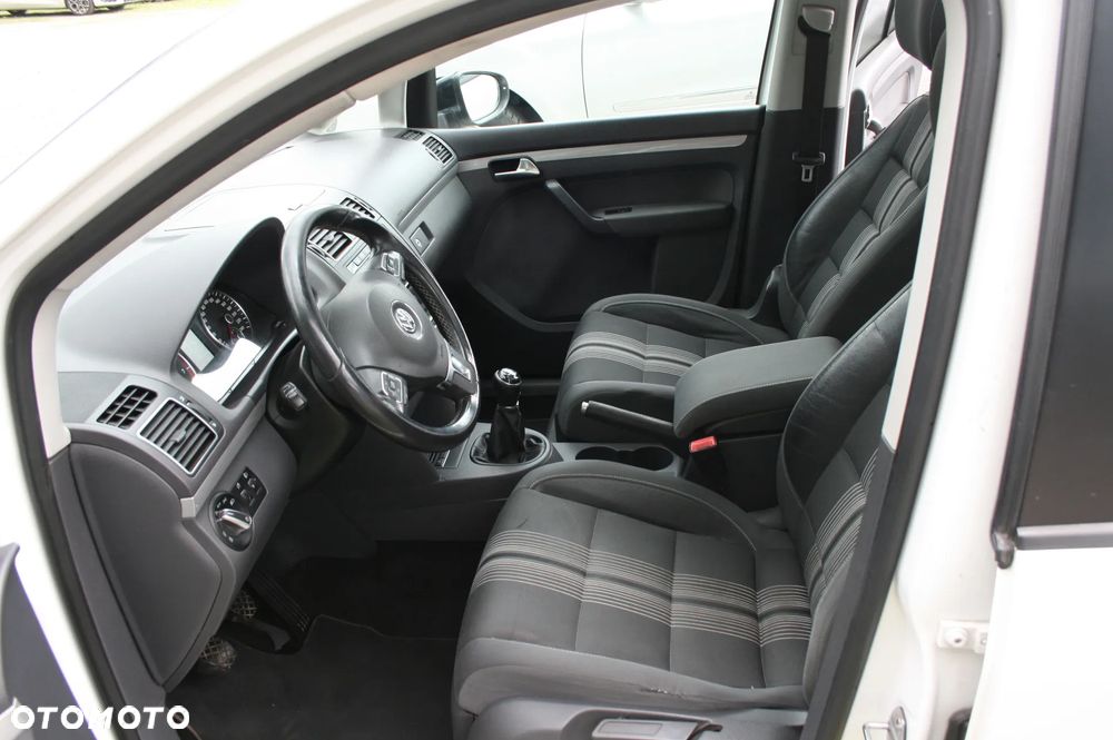 Volkswagen Touran 1.4 TSI MATCH - 17