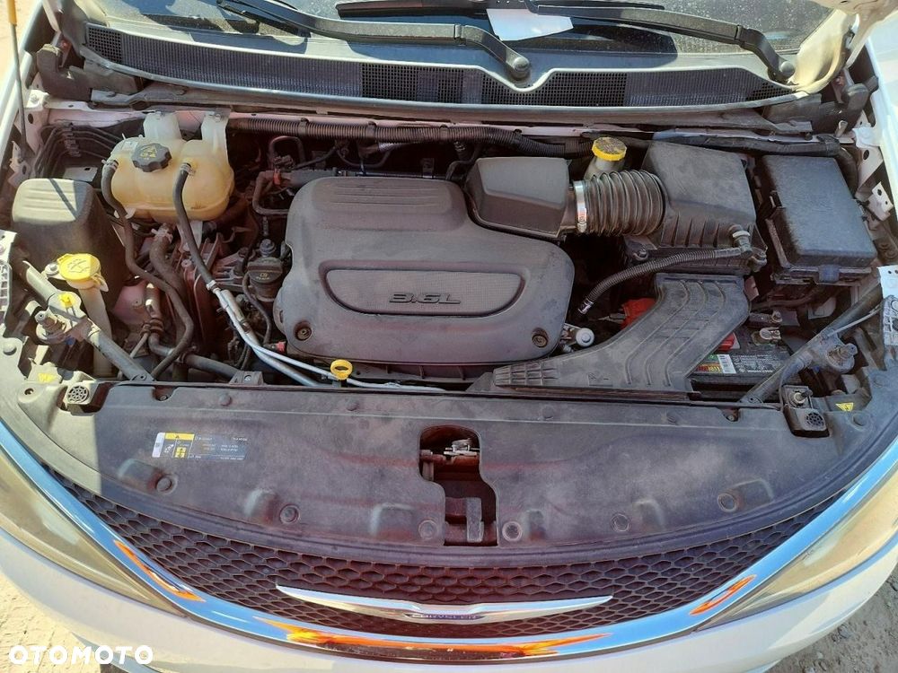 Chrysler Pacifica - 12