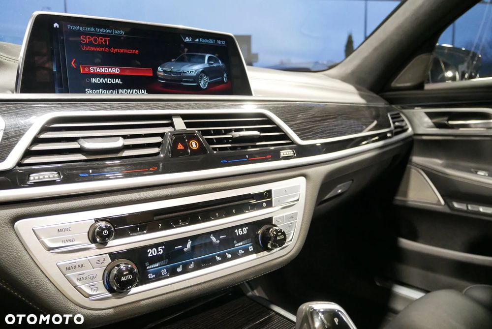 BMW Seria 7 750i xDrive - 23