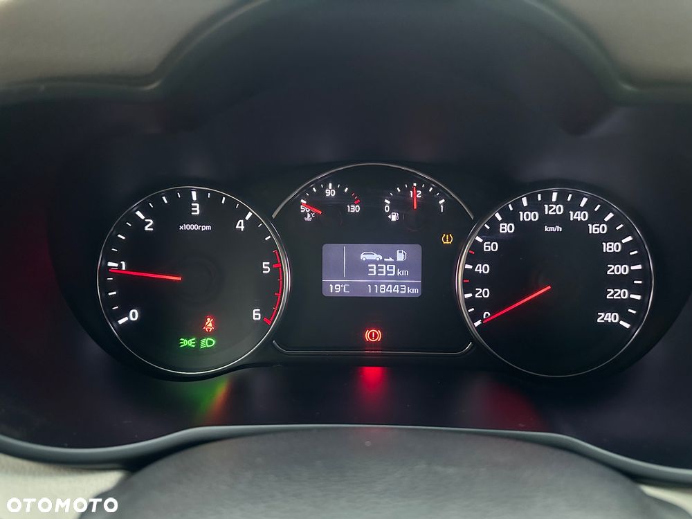 Kia Carens 1.7 CRDi L - 21