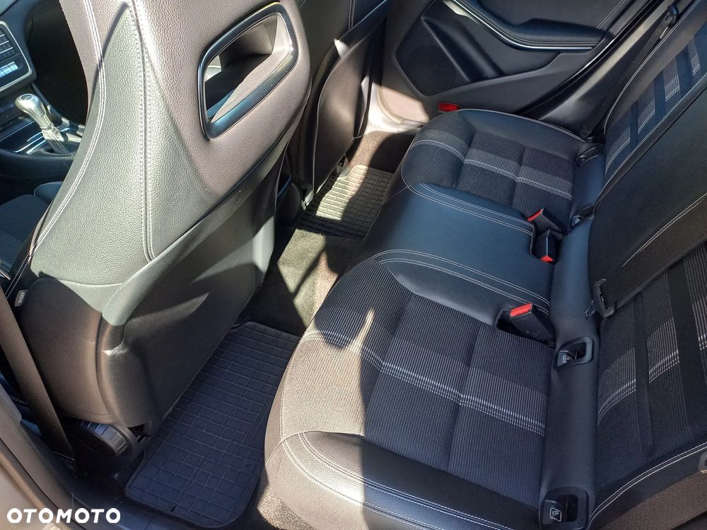 Mercedes-Benz CLA 180 d Urban - 17