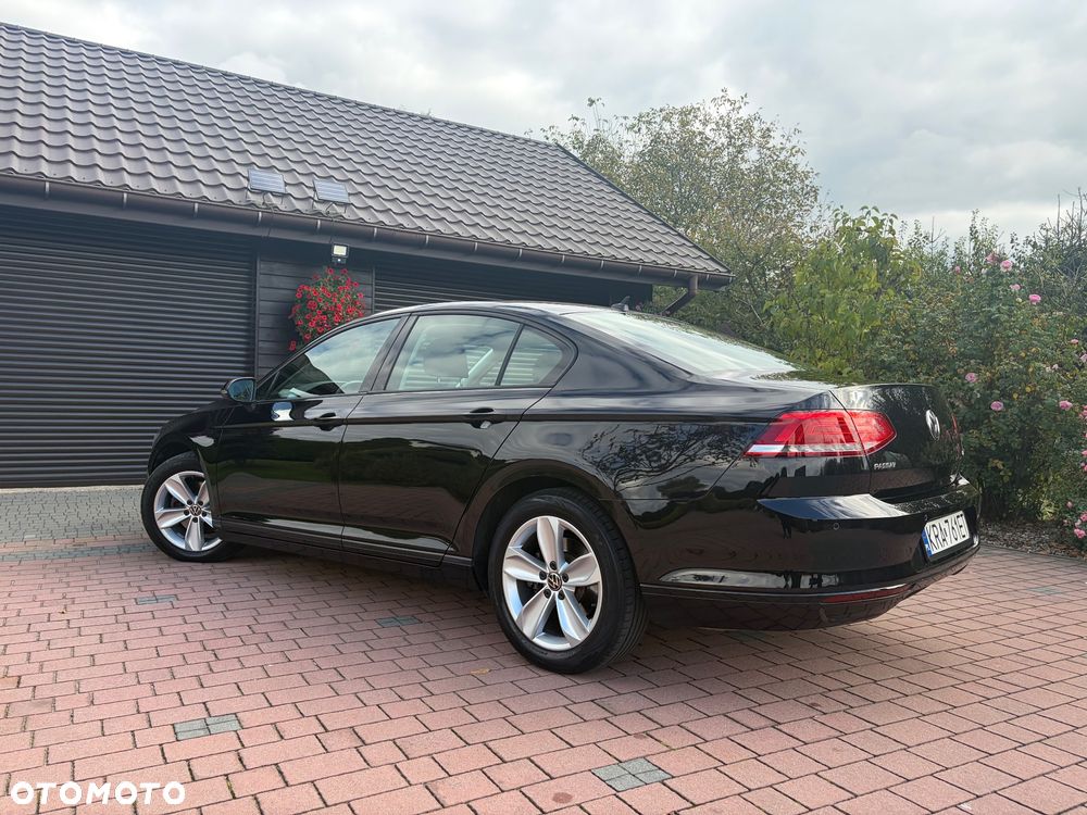 Volkswagen Passat - 11