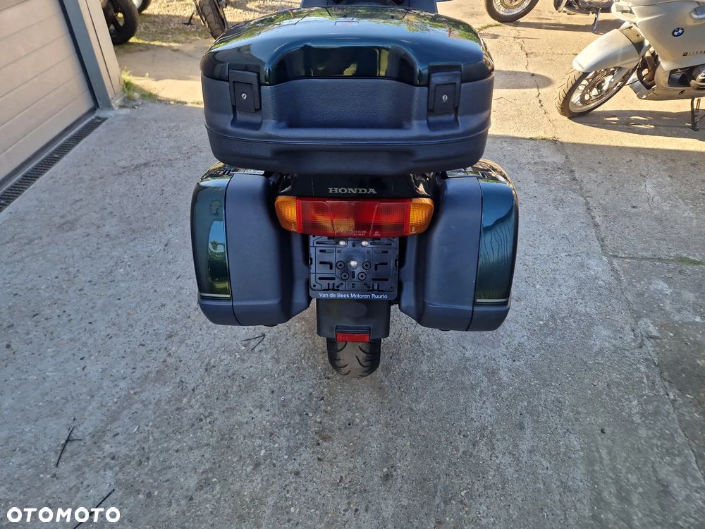 Honda ST - 9