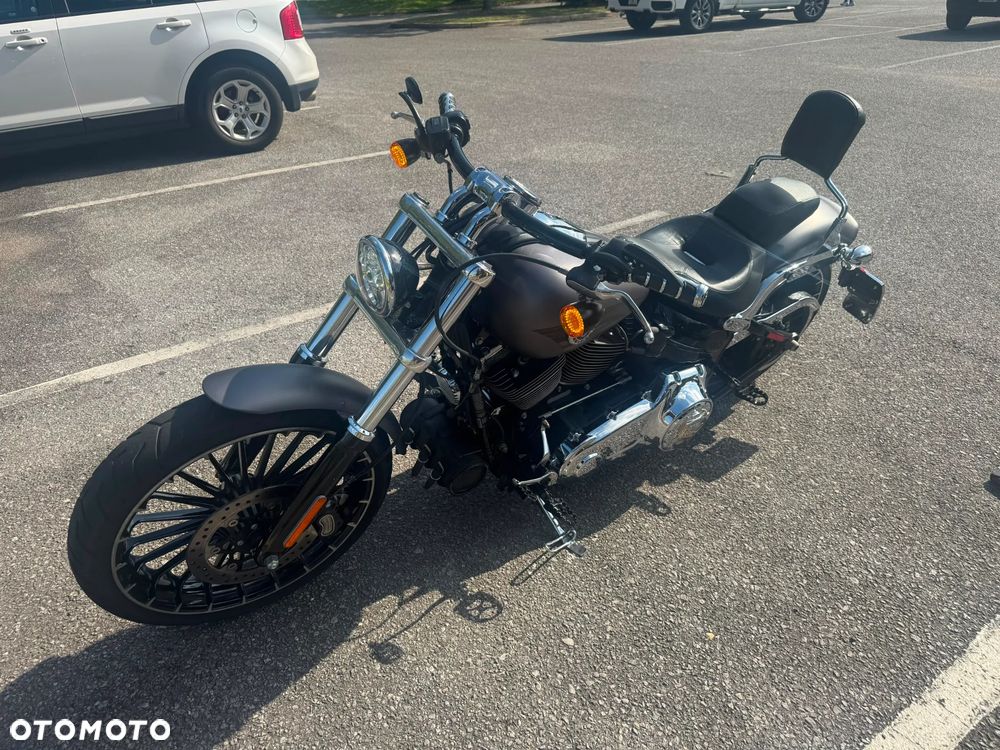 Harley-Davidson Softail Breakout - 5