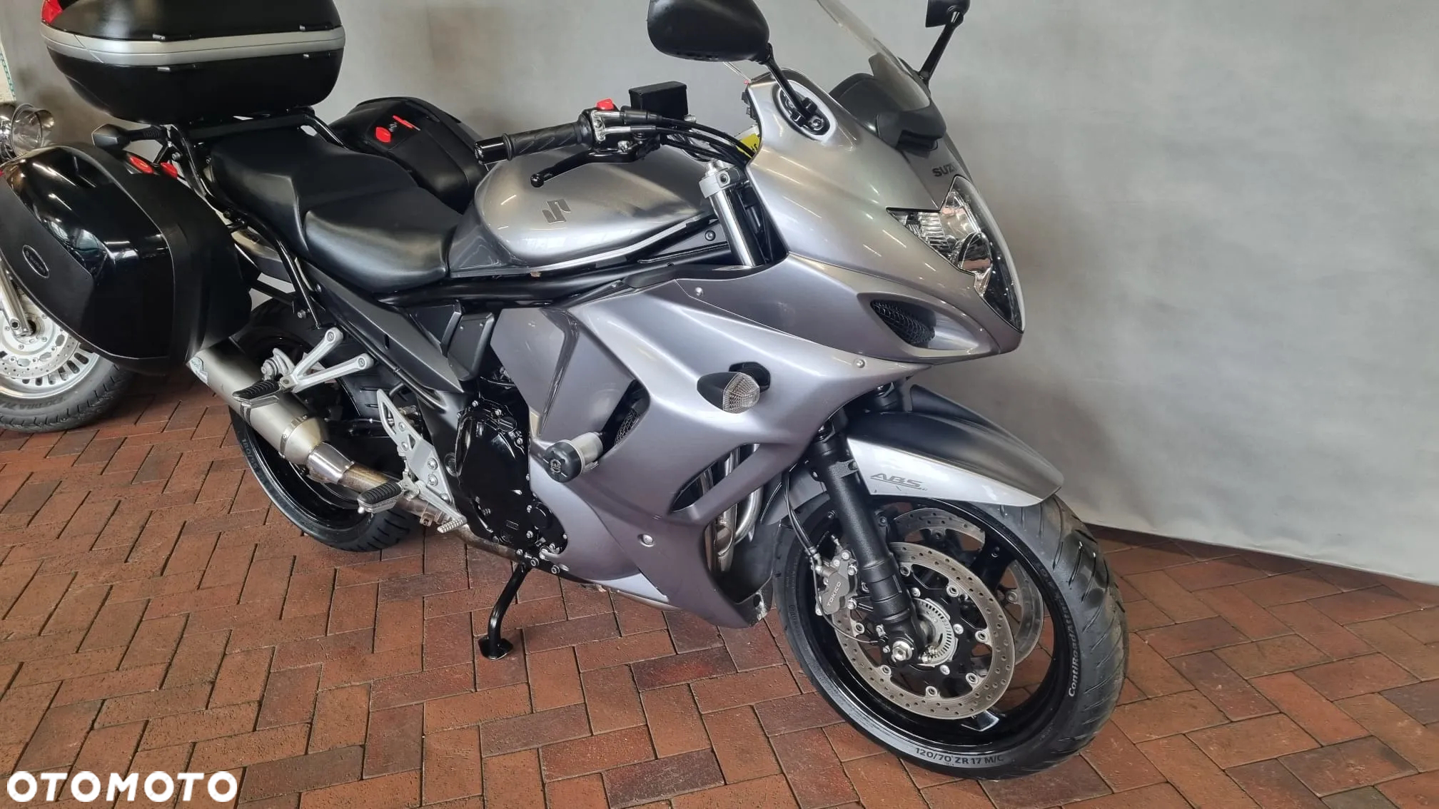 Suzuki GSX - 2