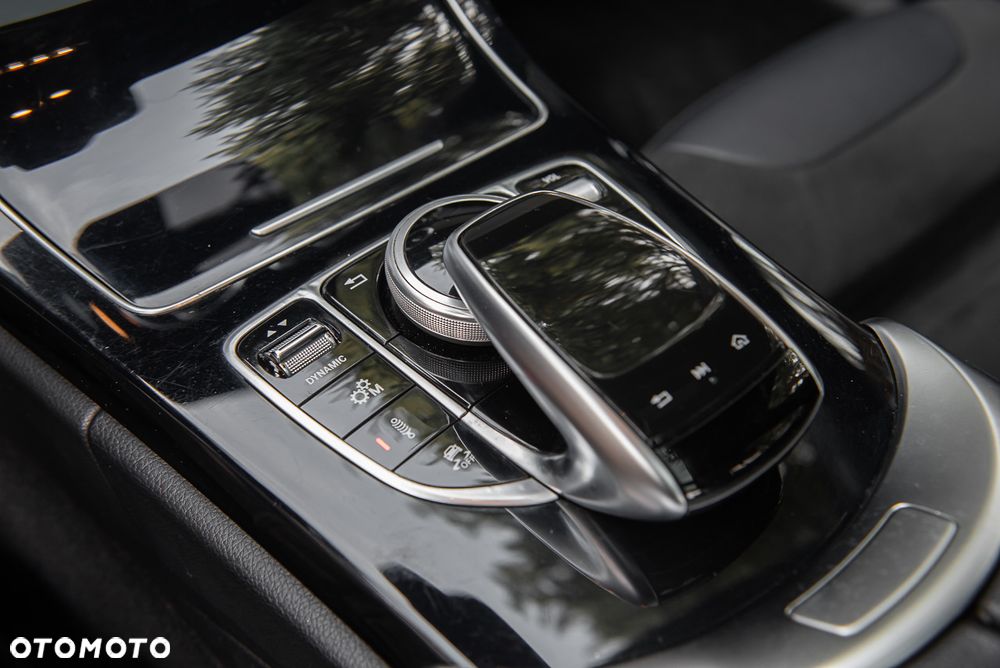 Mercedes-Benz Klasa C AMG 43 4Matic 9G-TRONIC - 29
