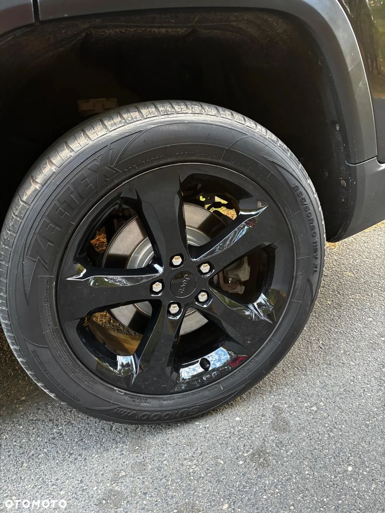 Jeep Grand Cherokee - 25