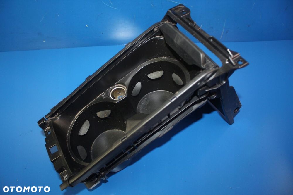 VOLVO V40 II UCHWYT NA KUBKI TUNEL SCHOWEK - 1