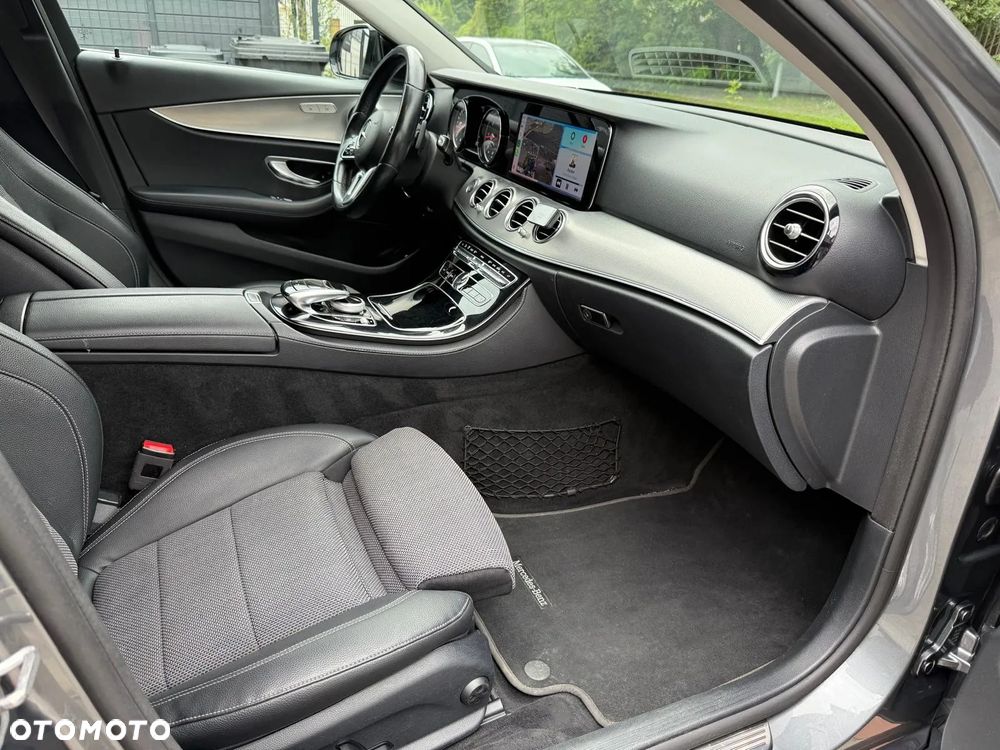 Mercedes-Benz Klasa E 220 d 4-Matic 9G-TRONIC - 13