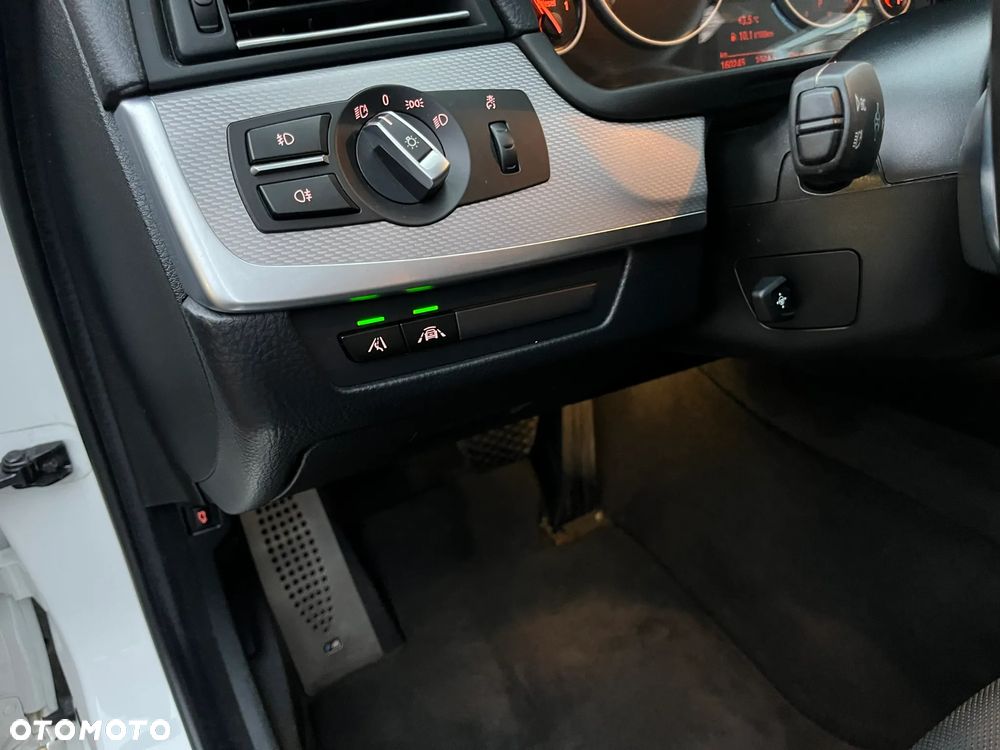 BMW Seria 5 530d xDrive Touring - 14