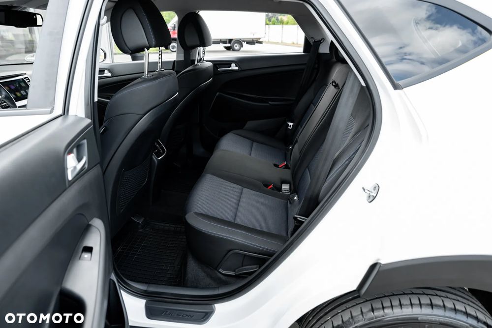 Hyundai Tucson 1.7 CRDI BlueDrive Style 2WD - 19