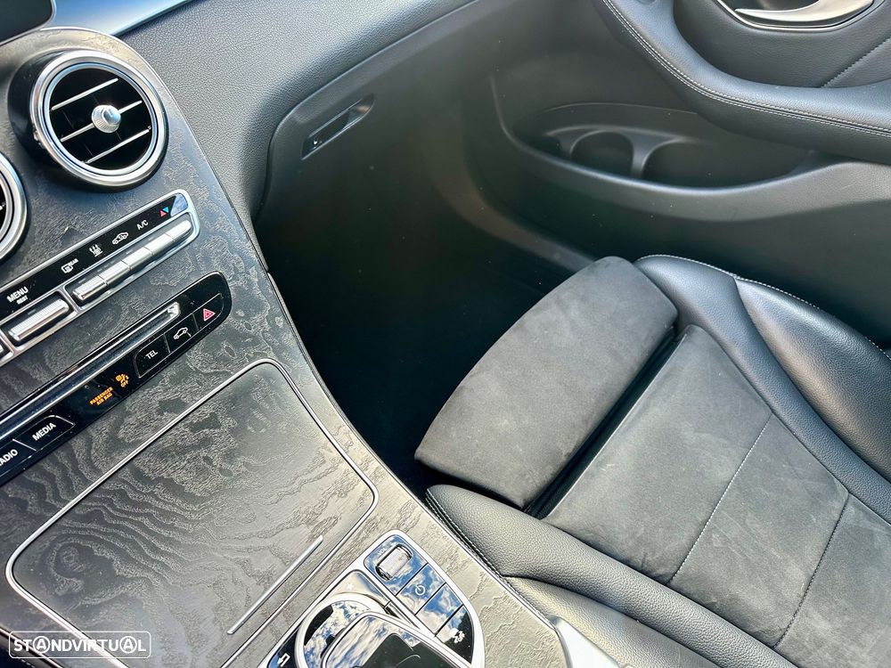 Mercedes-Benz GLC 300 e Coupe 4Matic 9G-TRONIC AMG Line - 30