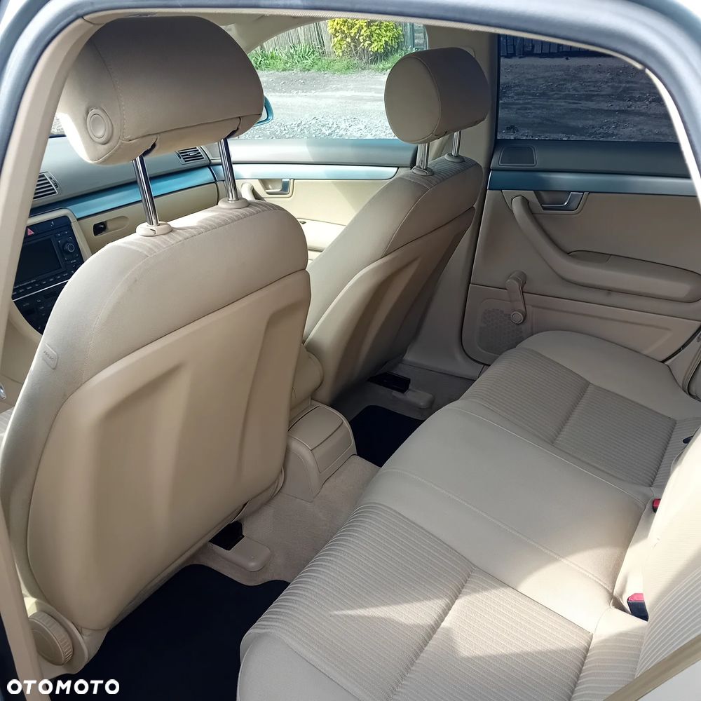 Audi A4 Limousine - 11