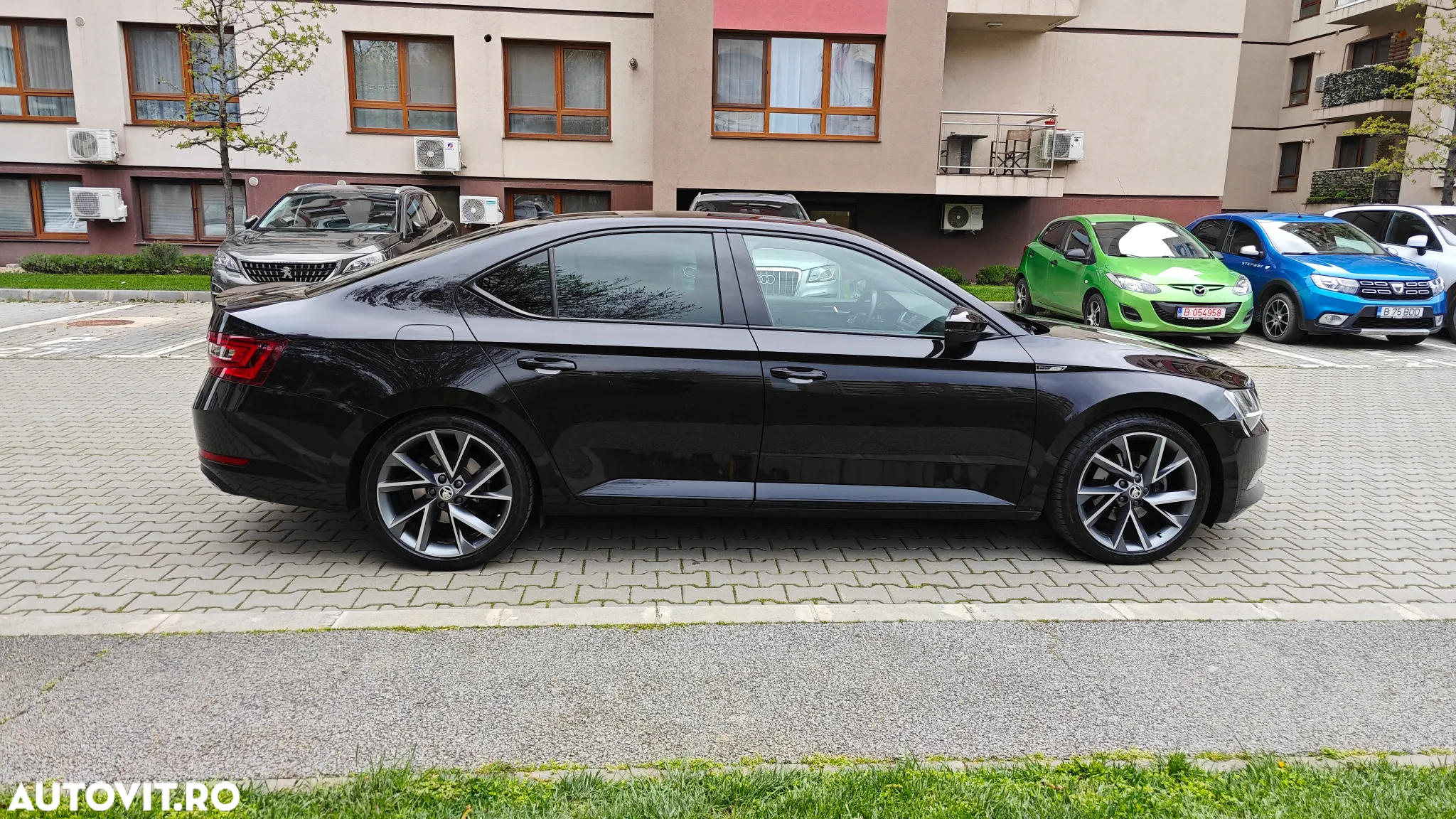 Skoda Superb 2.0 TDI DSG Sportline - 25