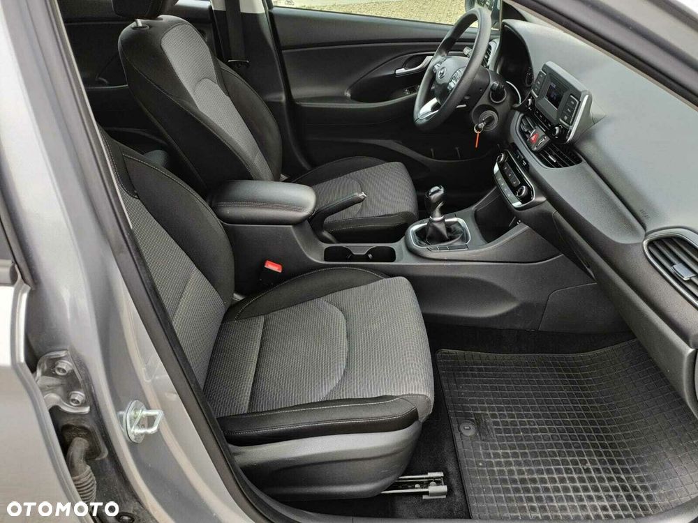 Hyundai i30 1.5 DPI Classic + - 12