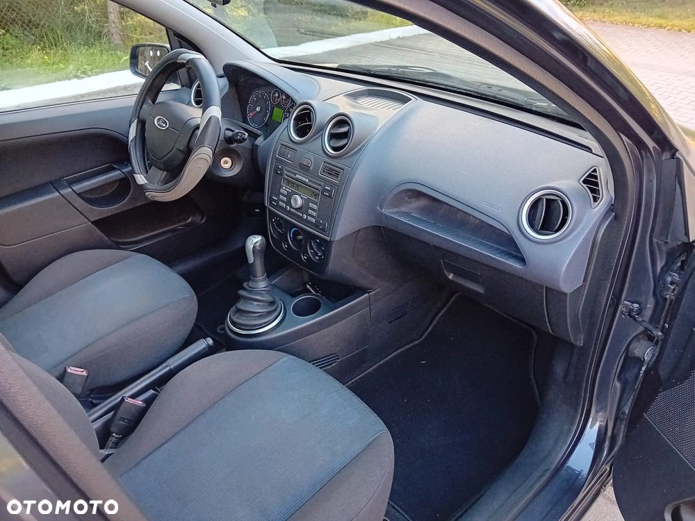 Ford Fiesta 1.4 Ambiente - 14