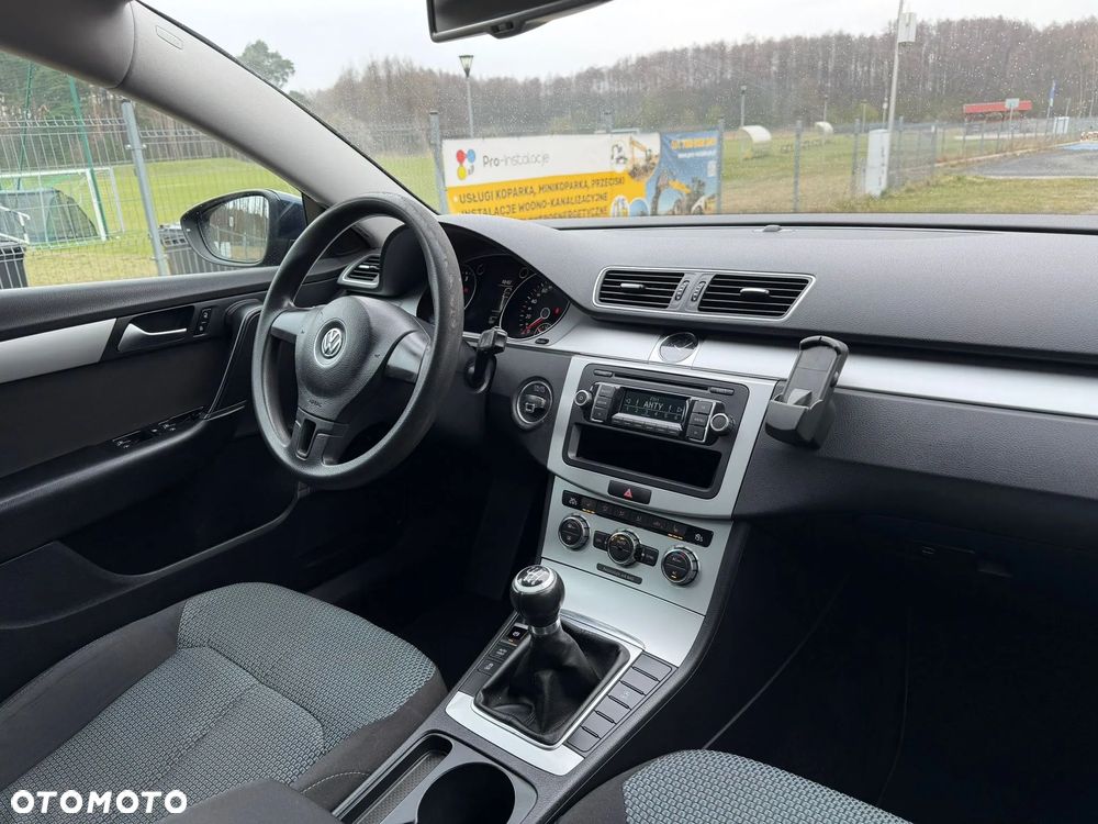 Volkswagen Passat - 11