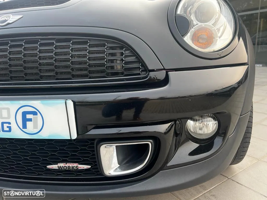 MINI Cabrio John Cooper Works - 11