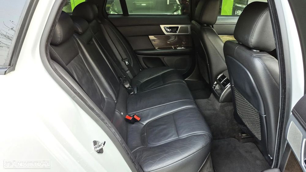 Jaguar XF Sportbrake 2.2 - 17