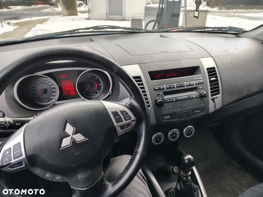 Mitsubishi Outlander 2.0 DID Intense + SE - 13