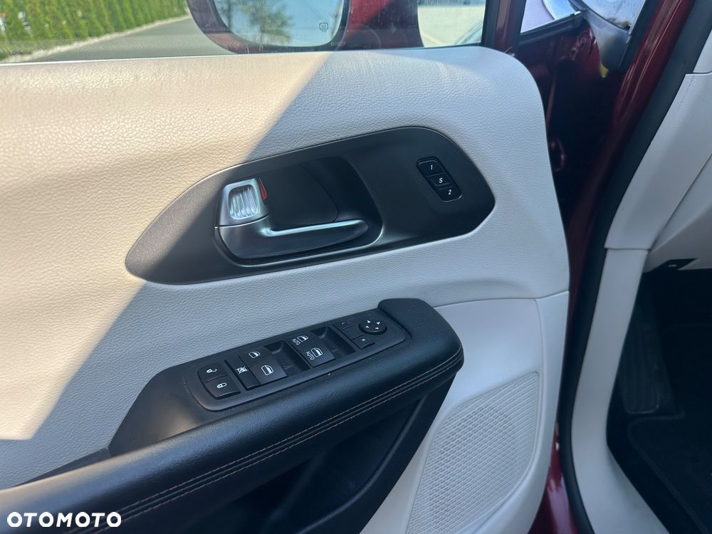 Chrysler Pacifica - 21