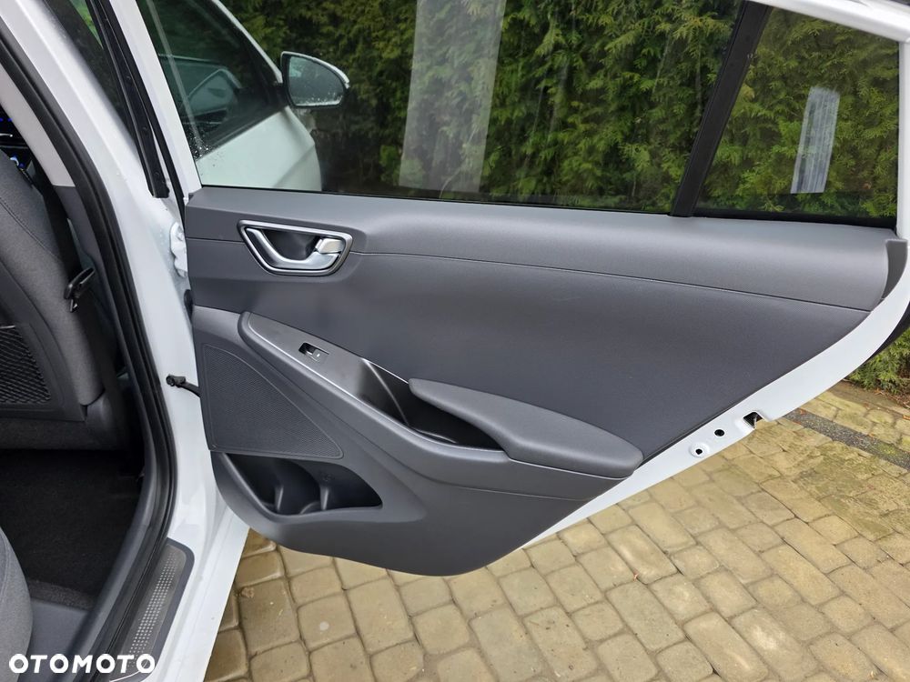 Hyundai IONIQ - 14