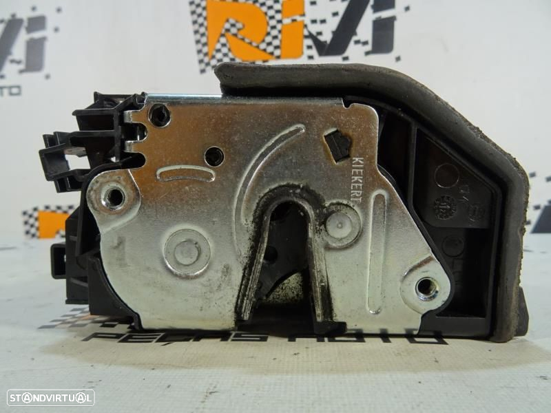 Fecho Da Porta Trás Esquerda Bmw 1 (F20)  7202147 / A 053702 - 6