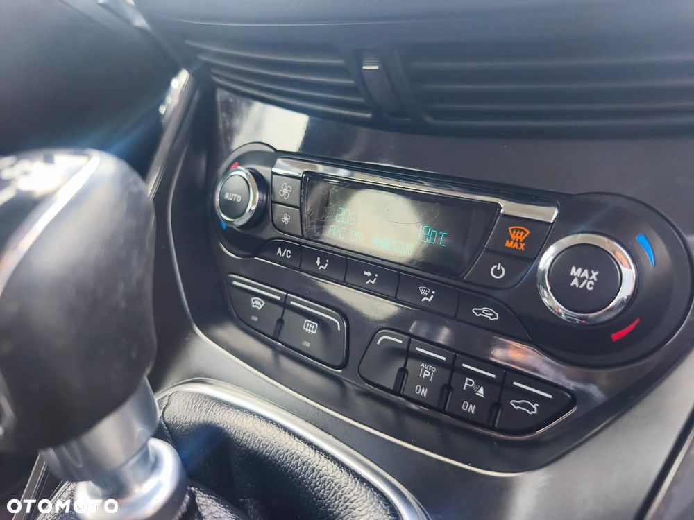 Ford Kuga 2.0 TDCi 4x4 Titanium - 28