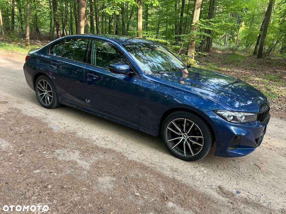 BMW Seria 3 318d mHEV - 11