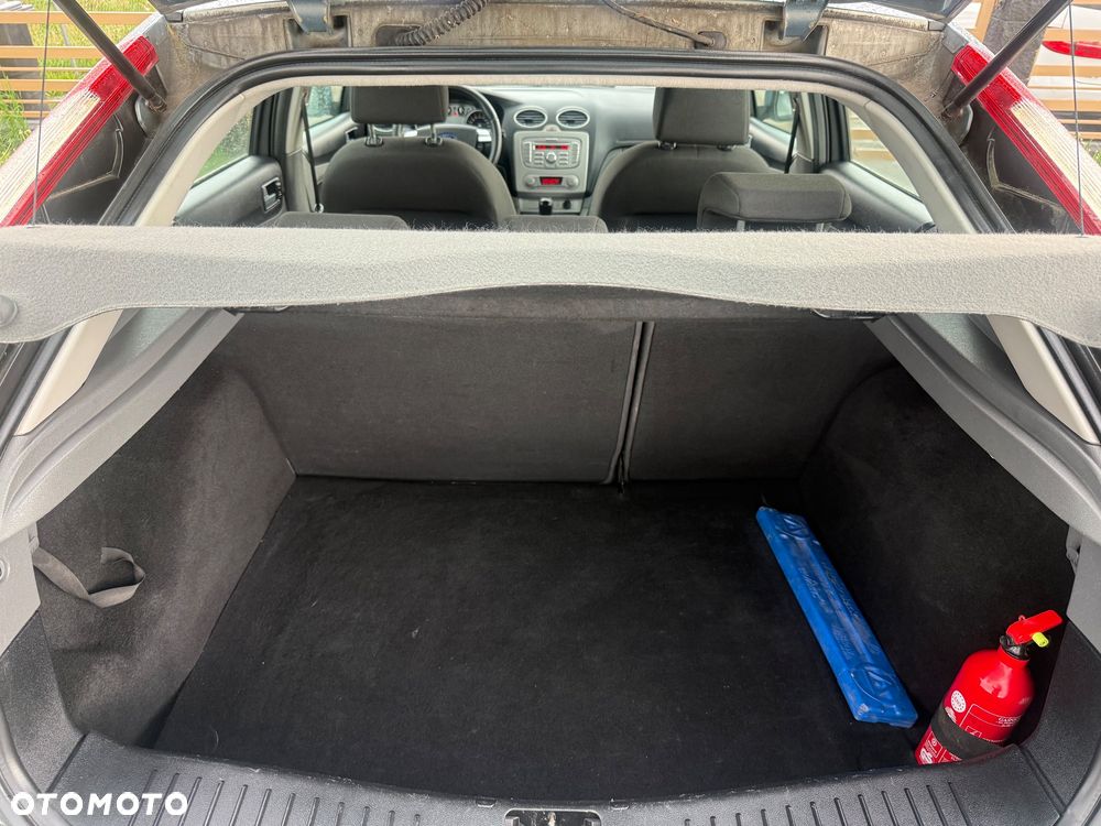 Ford Focus 2.0 16V Titanium - 23