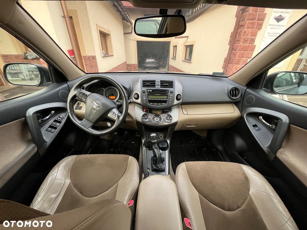 Toyota RAV4 - 10