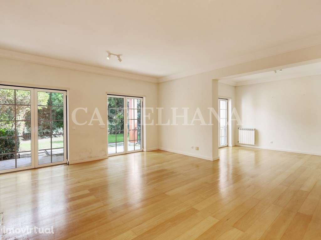 Moradia T4+1 inserida em condomínio fechado, em Cascais - Grande imagem: 4/50