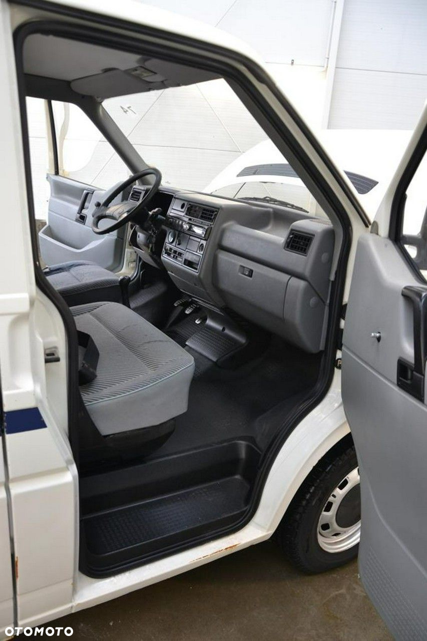 Volkswagen Transporter - 26
