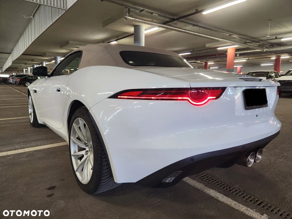 Jaguar F-Type Chequered Flag - 3