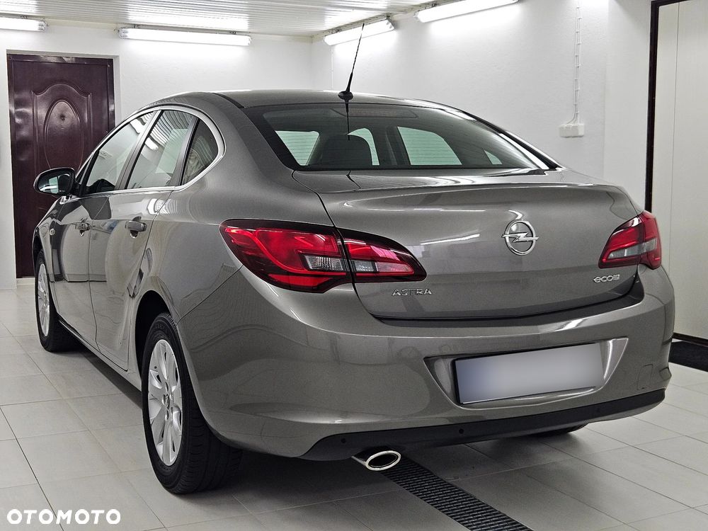 Opel Astra - 2