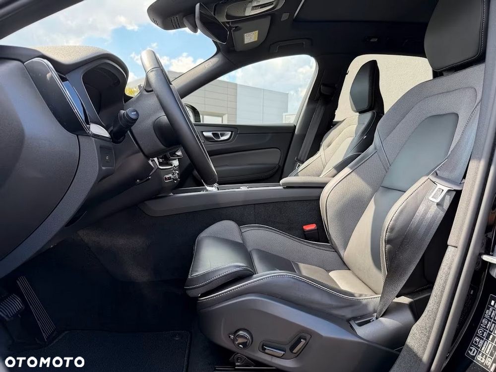 Volvo XC 60 B5 B AWD Plus Black Edition - 14